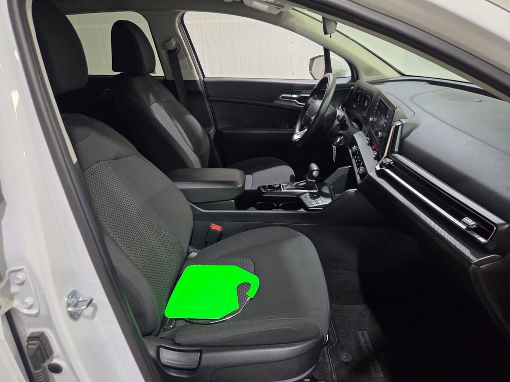 Used 2025 Kia Sportage LX image 11