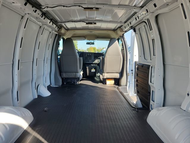New 2025 Chevrolet Express 3500 w/ Driver Convenience Package image 25