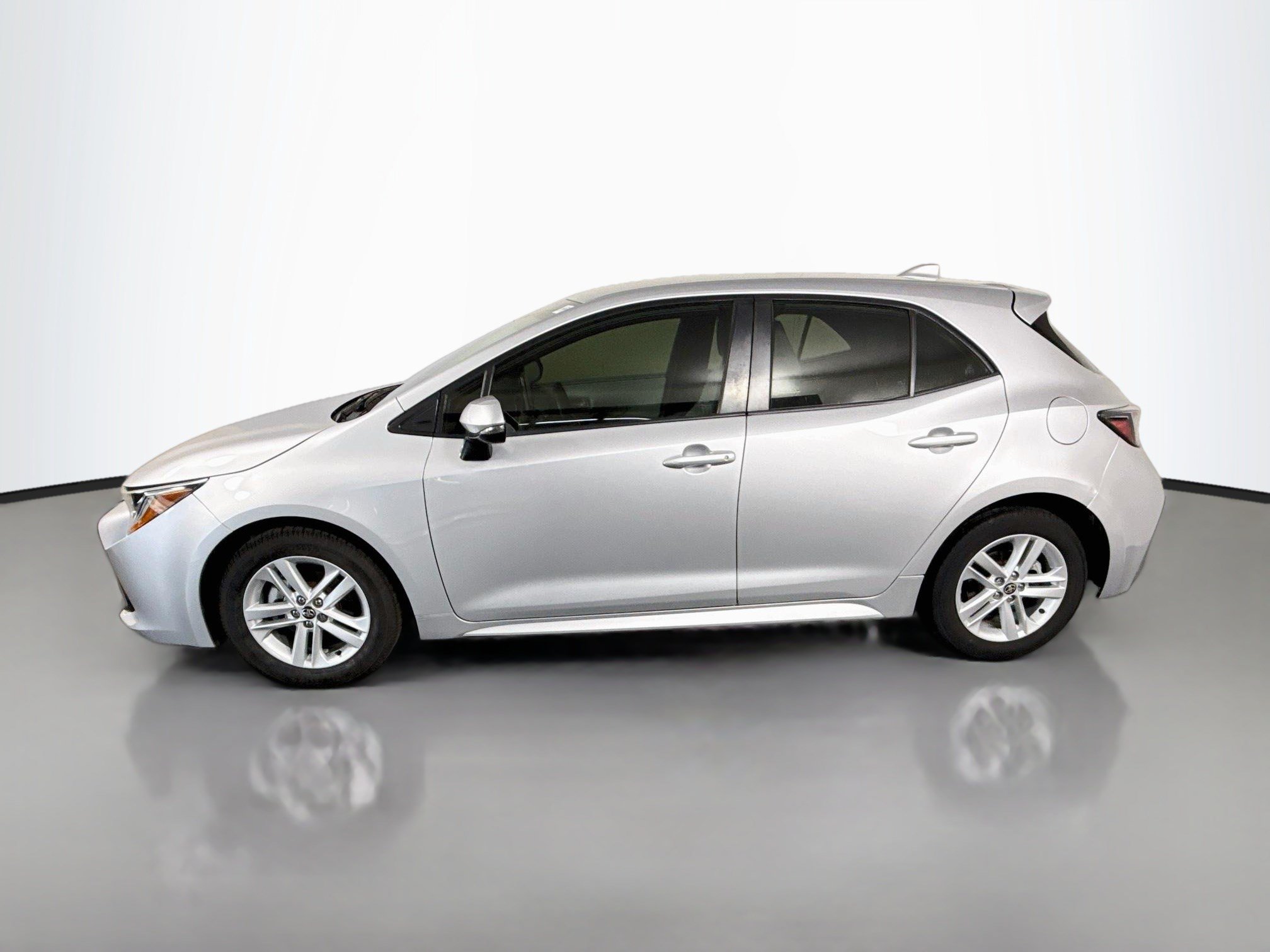 Used 2022 Toyota Corolla SE w/ SE Preferred Package FWD image 6