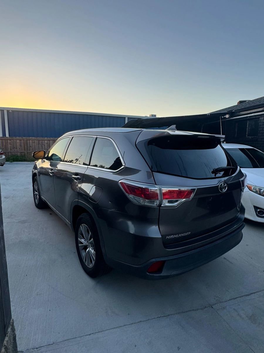 Used 2014 Toyota Highlander XLE image 4