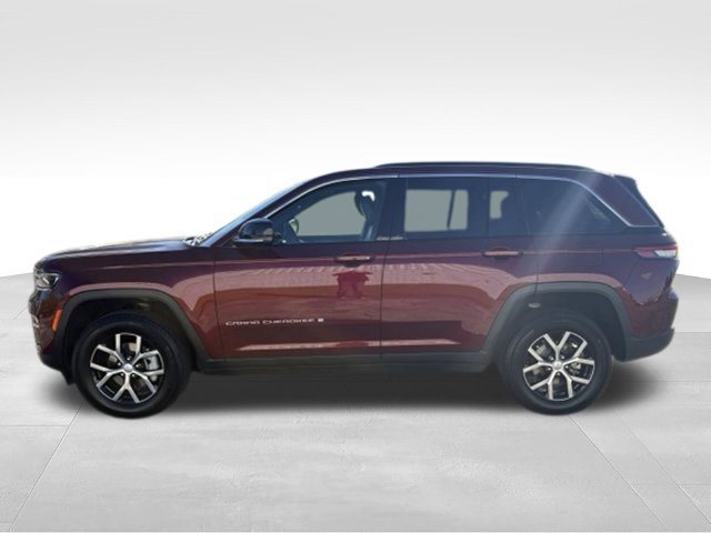 Used 2024 Jeep Grand Cherokee Limited w/ Trailer Tow Package AWD/4WD image 13