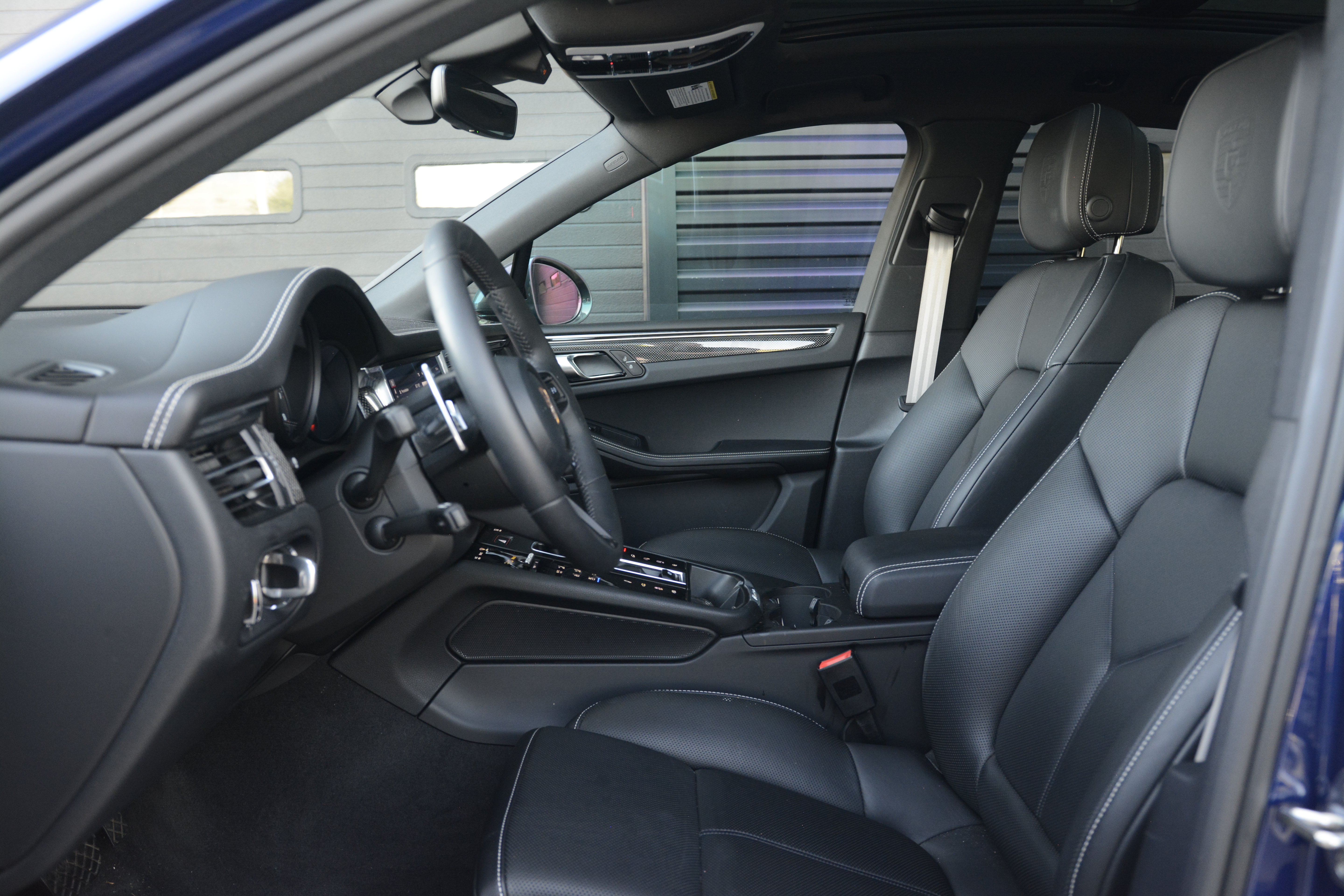 Certified 2026 Porsche Macan Turbo AWD/4WD image 7
