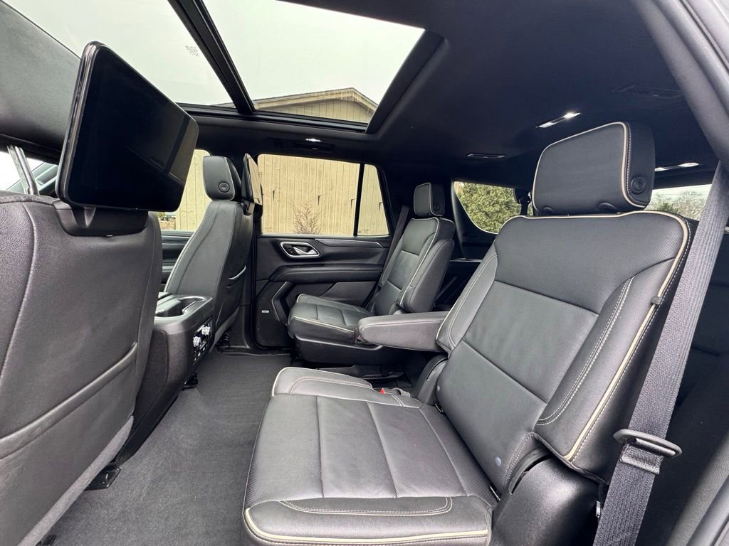 Used 2024 GMC Yukon SLT w/ SLT Luxury Package image 32