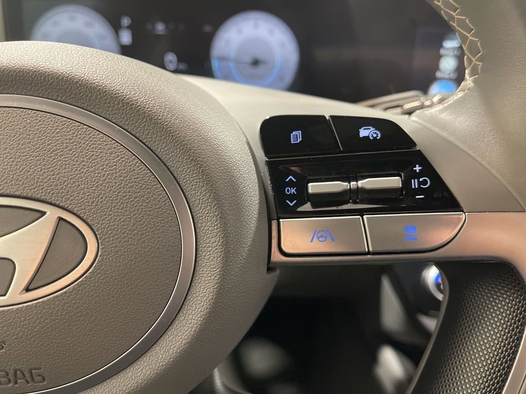 Used 2025 Hyundai Elantra SEL image 22