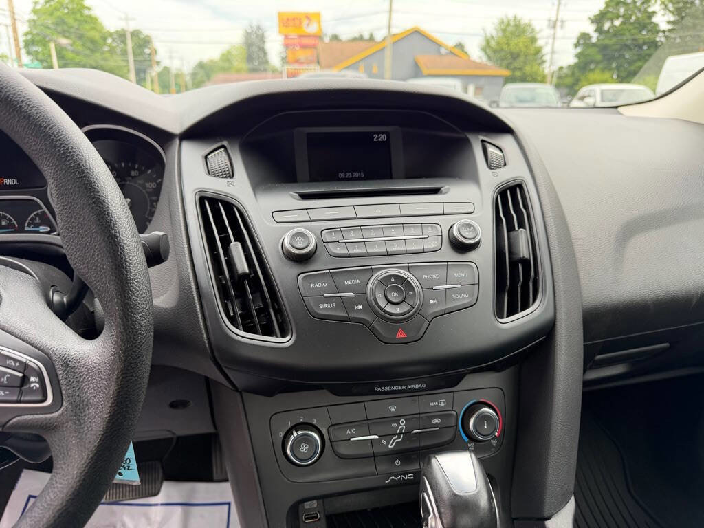 Used 2015 Ford Focus SE FWD image 15