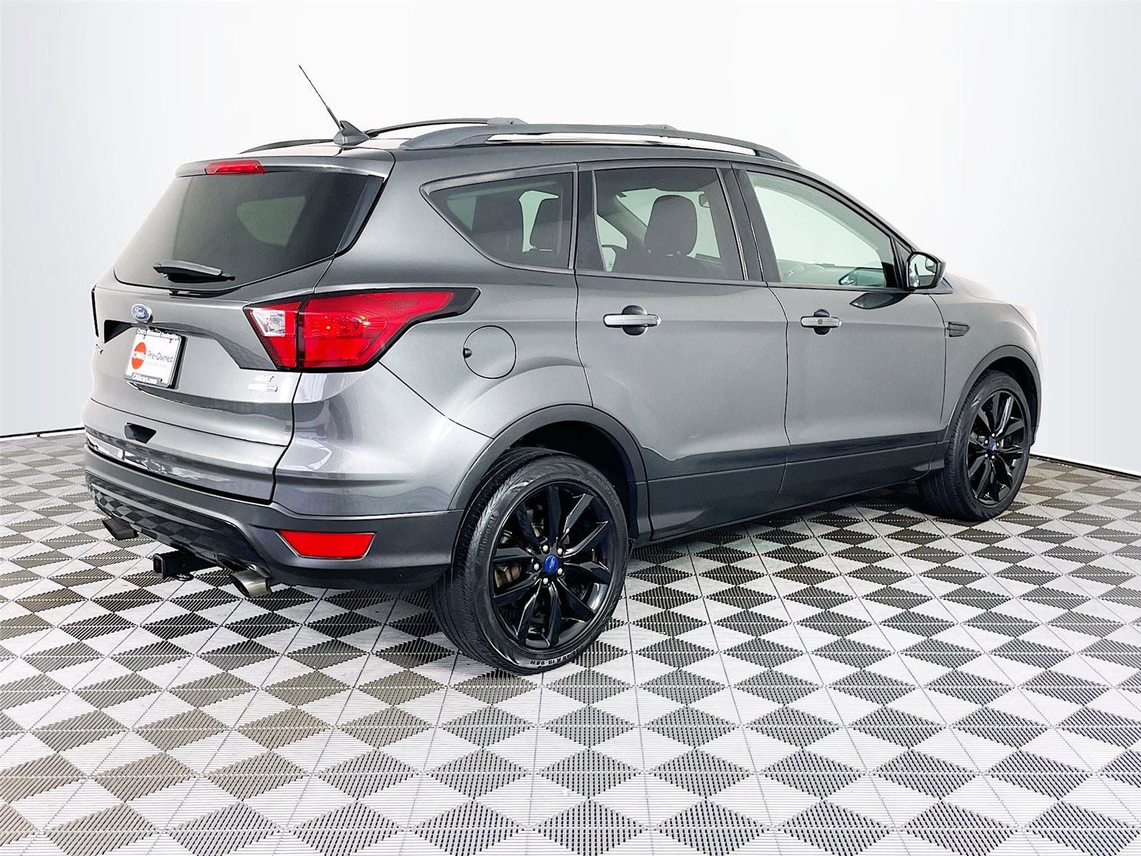 Used 2019 Ford Escape SE image 9