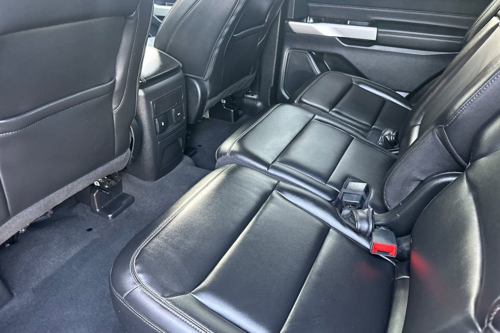 Certified 2022 Ford Explorer XLT w/ Equipment Group 202A image 11