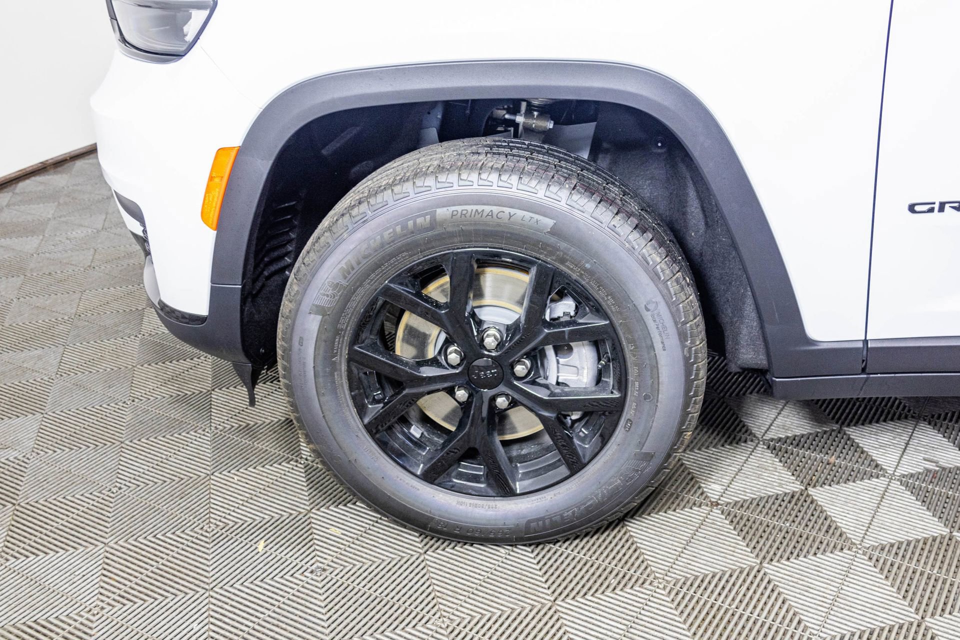 New 2025 Jeep Grand Cherokee L Altitude image 41