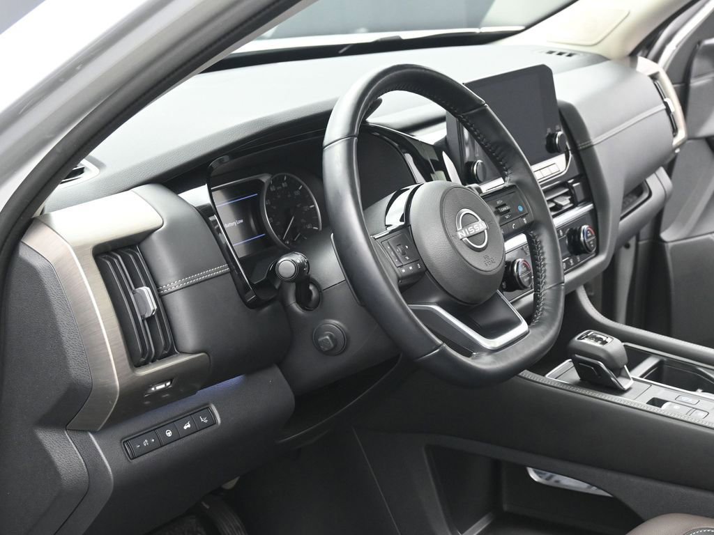 Used 2022 Nissan Pathfinder Platinum w/ Cargo Package image 7