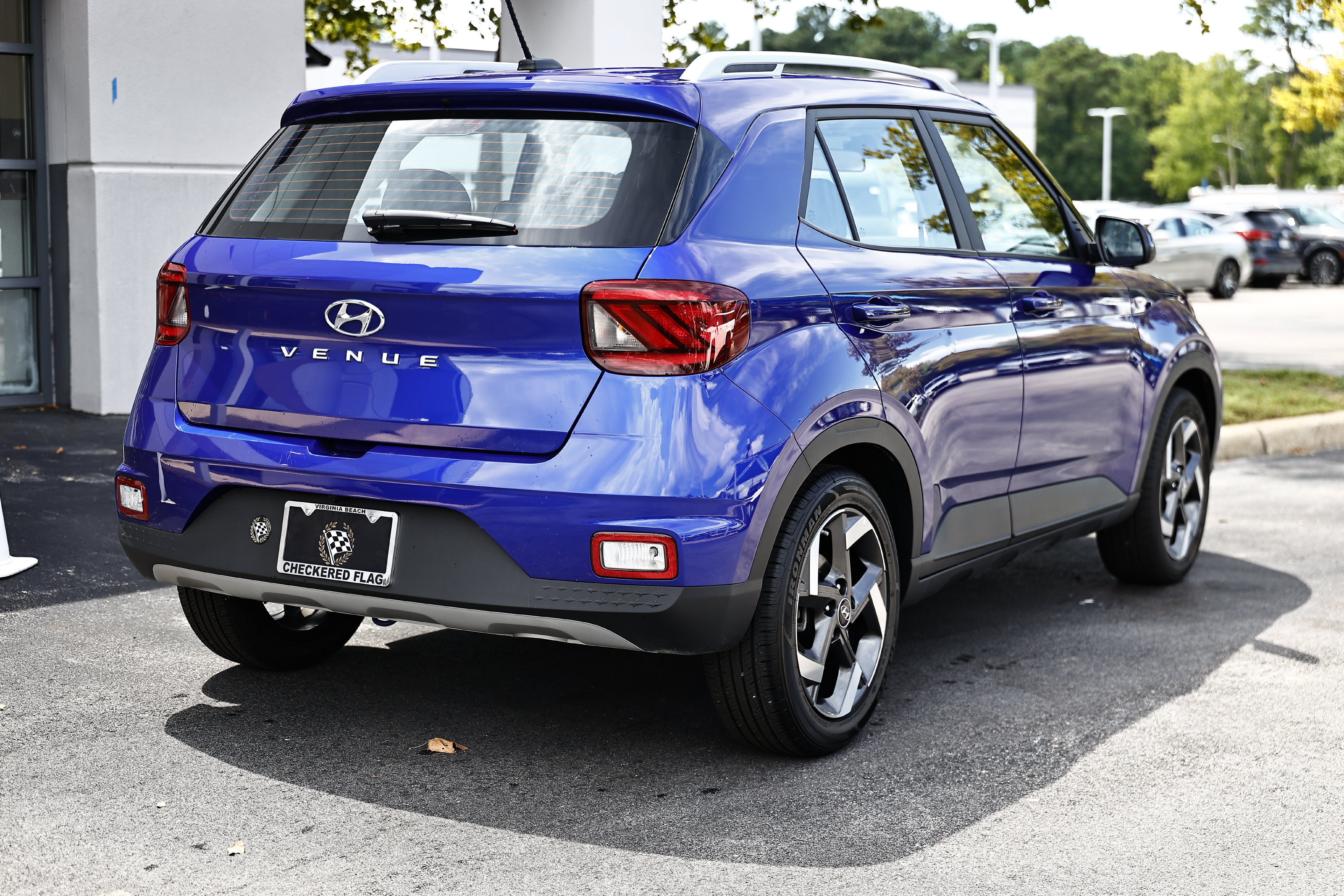Used 2025 Hyundai Venue SEL FWD image 7