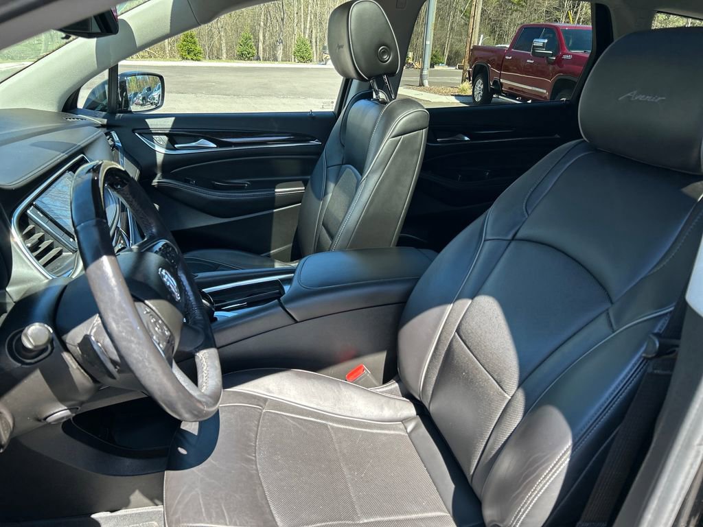 Used 2021 Buick Enclave Avenir w/ Avenir Technology Package FWD image 16