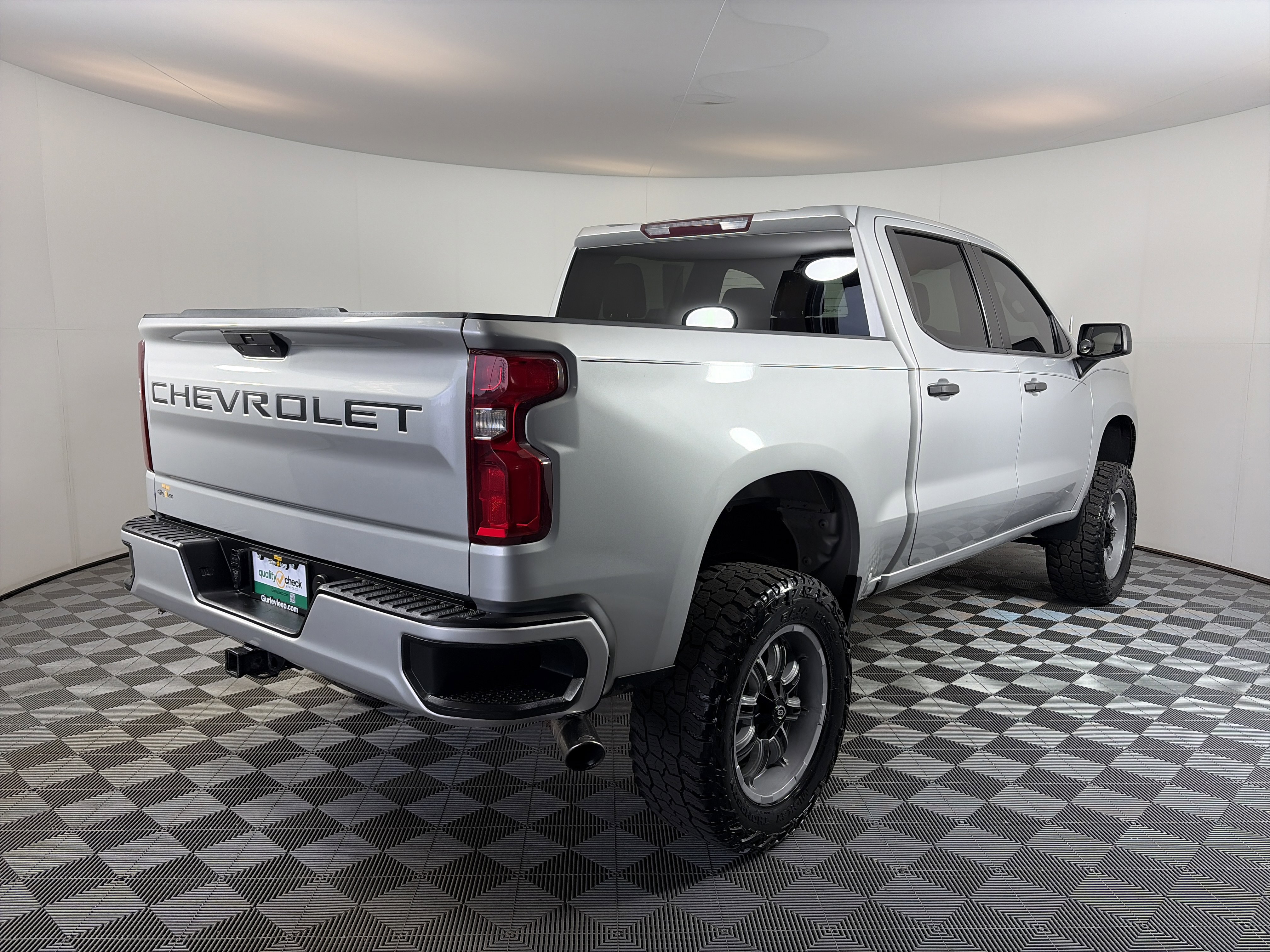 Used 2020 Chevrolet Silverado 1500 Custom w/ Custom Value Package AWD/4WD image 10