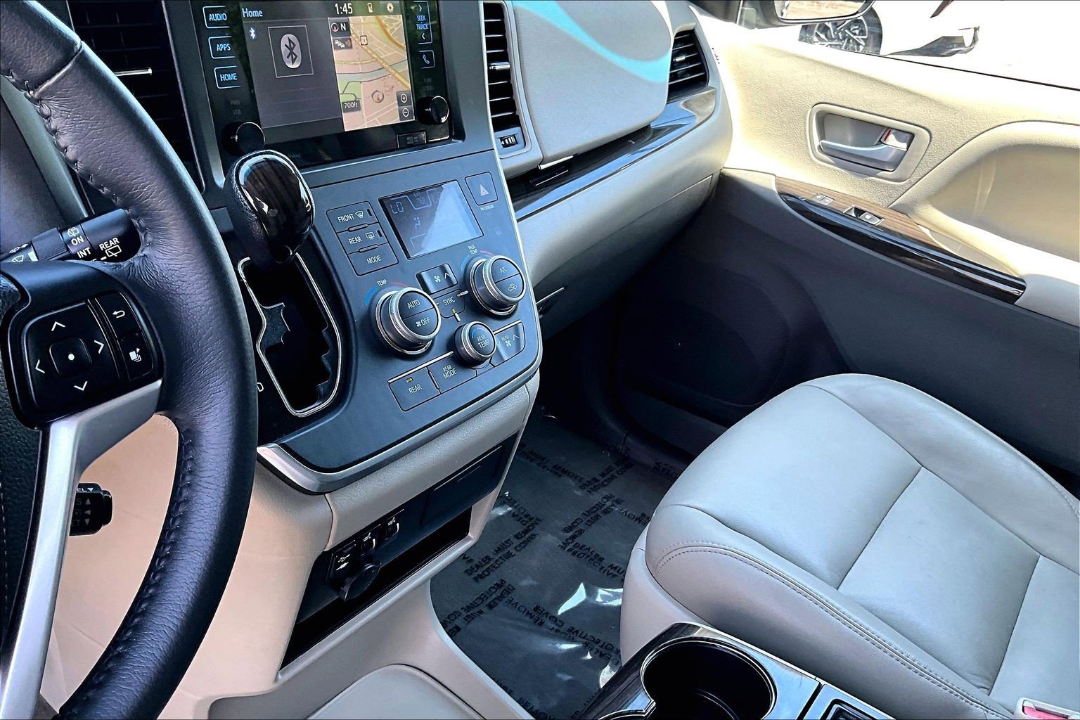 Used 2017 Toyota Sienna XLE FWD image 16