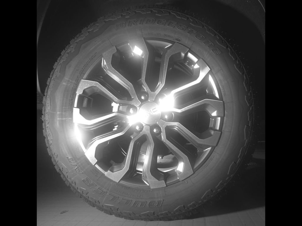 New 2026 GMC Canyon Denali w/ LPO, Black Badging Package AWD/4WD image 9