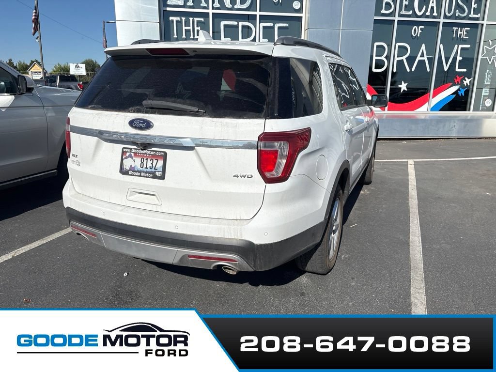 Used 2017 Ford Explorer XLT w/ Equipment Group 202A AWD/4WD image 4