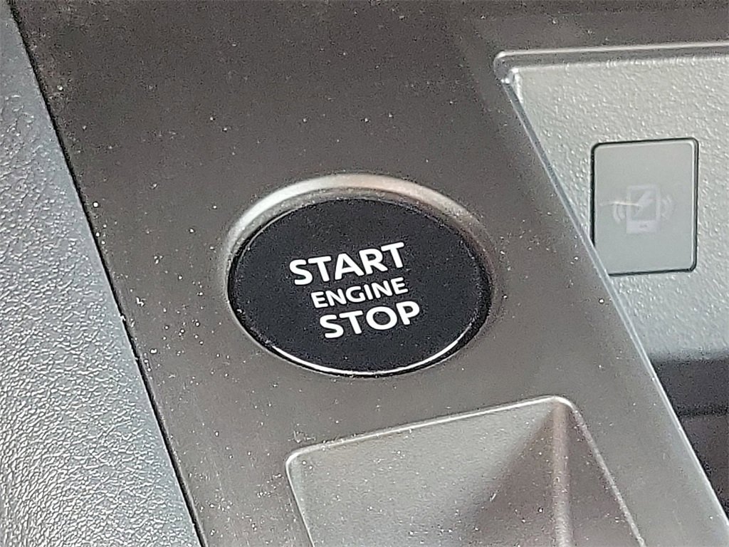 Certified 2025 Nissan Kicks SV image 7