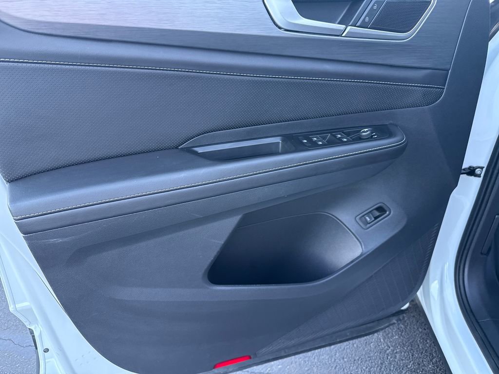 Used 2025 Volkswagen Atlas Cross Sport SE image 11