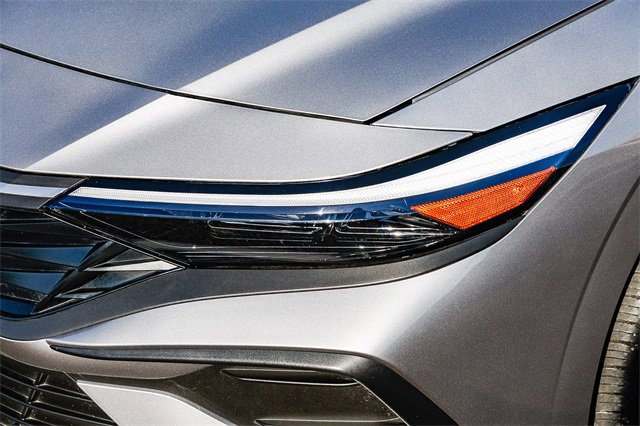 Certified 2025 Hyundai Elantra Sport image 8