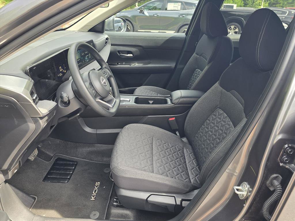 Used 2025 Nissan Kicks SV AWD/4WD image 11
