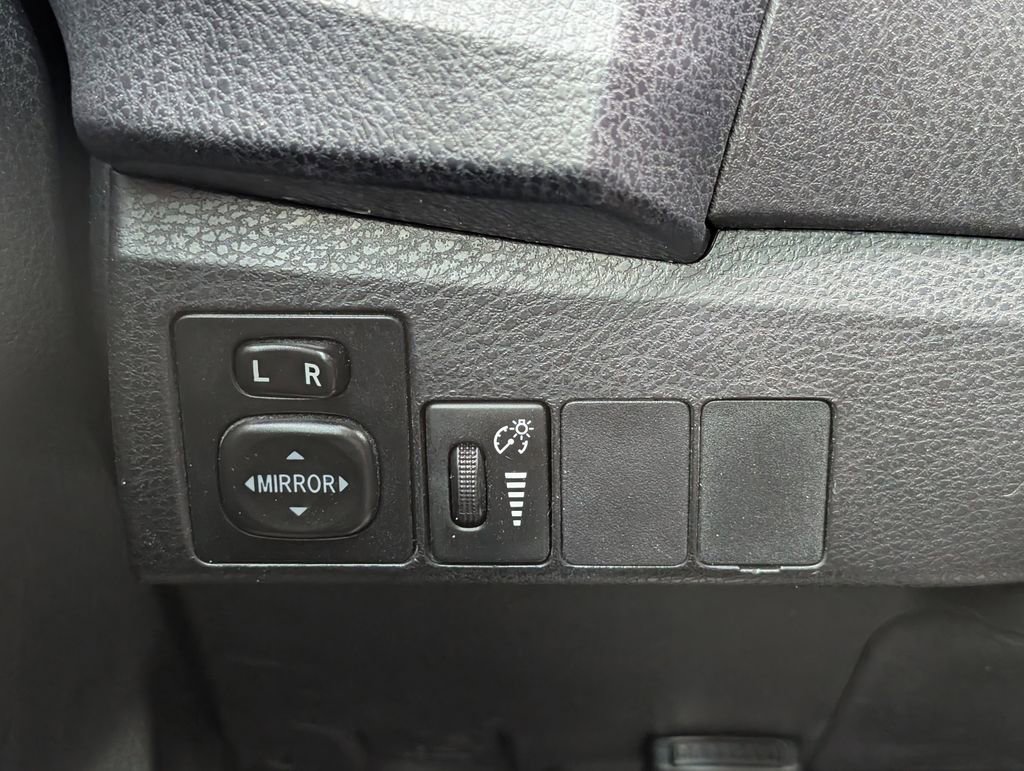 Used 2016 Toyota Corolla L image 17