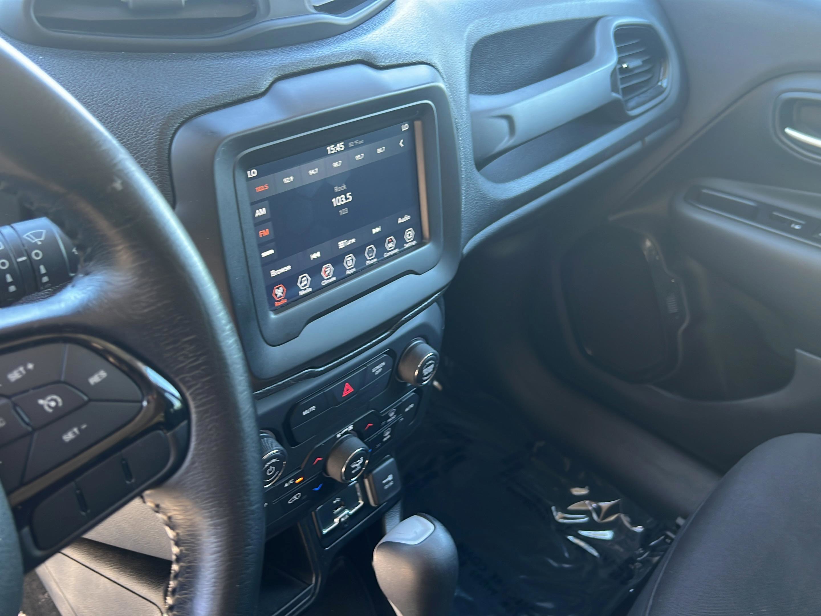 Used 2020 Jeep Renegade Altitude FWD image 11