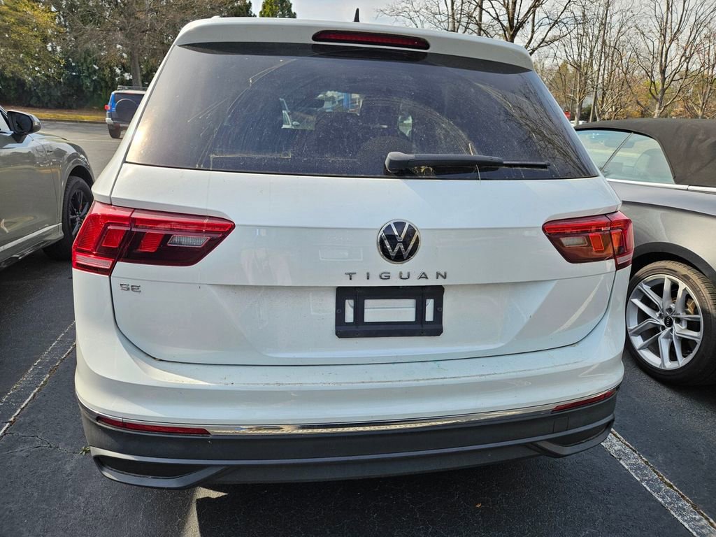 Used 2023 Volkswagen Tiguan SE w/ Panoramic Sunroof Package image 6