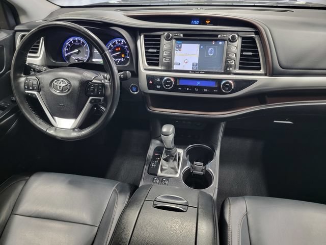 Used 2017 Toyota Highlander XLE AWD/4WD image 30