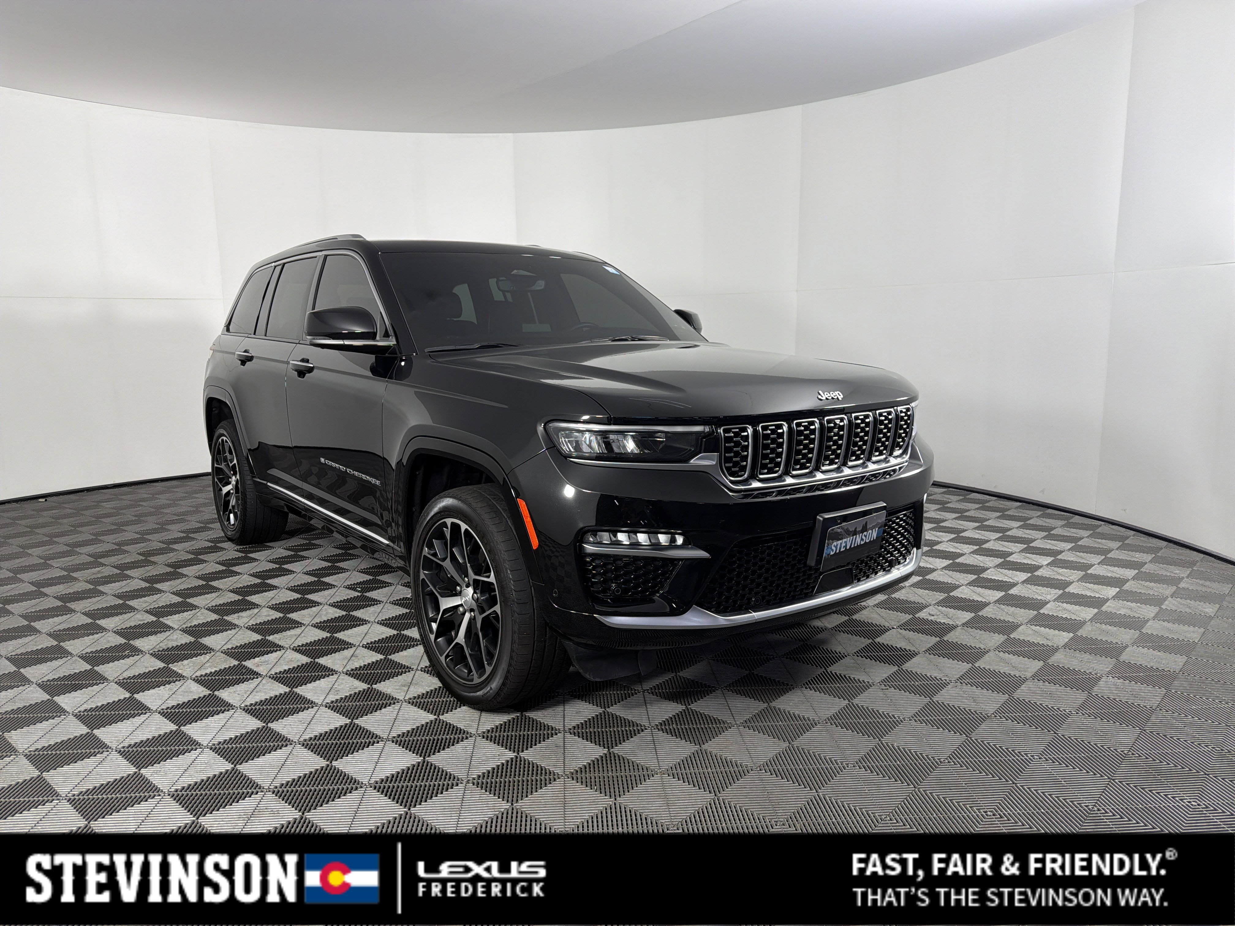 Used 2023 Jeep Grand Cherokee Summit AWD/4WD image 1