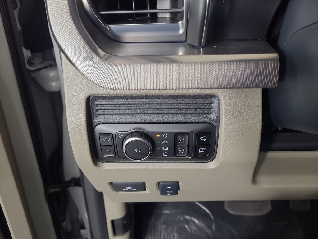 New 2026 Ford F450 Platinum w/ Platinum Plus Package image 16