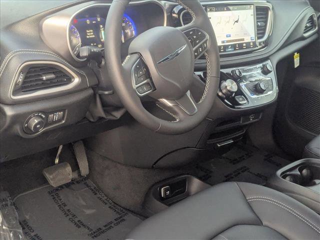 New 2026 Chrysler Pacifica Select video 3