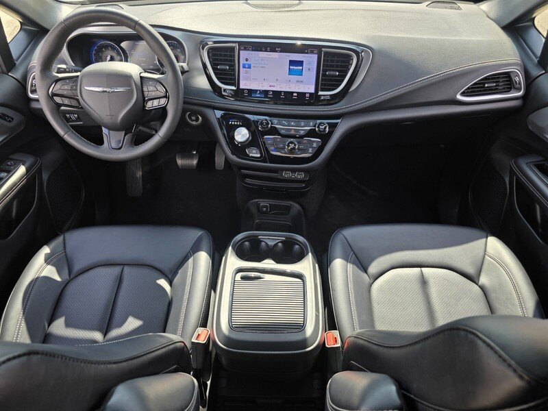 Used 2024 Chrysler Pacifica Touring-L w/ S Appearance Package AWD/4WD image 14