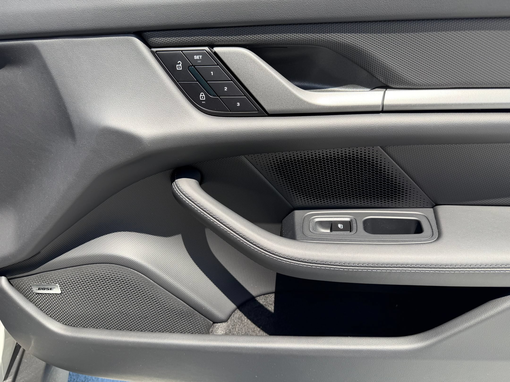New 2026 Porsche Taycan 4S AWD/4WD image 17