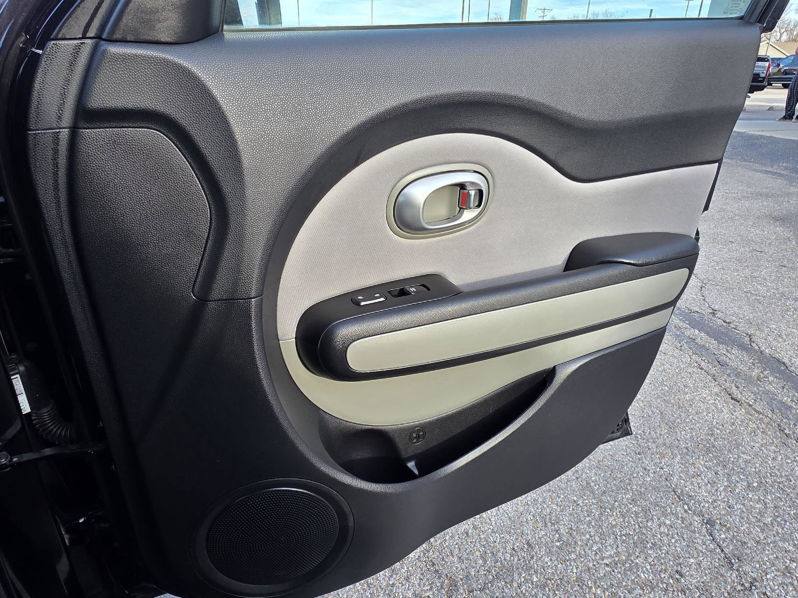 Used 2014 Kia Soul + image 25