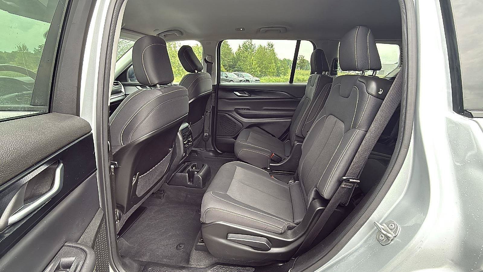 Used 2023 Jeep Grand Cherokee L Laredo AWD/4WD image 25
