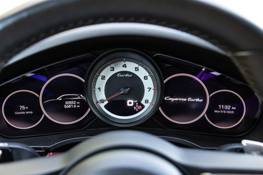 Used 2022 Porsche Cayenne Turbo image 16