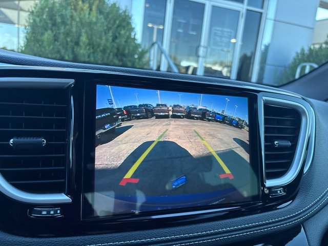 Used 2021 Chrysler Pacifica Touring w/ S Appearance Package FWD image 19