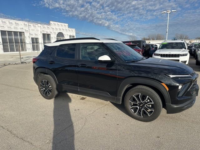 Used 2024 Chevrolet TrailBlazer ACTIV w/ Convenience Package image 3