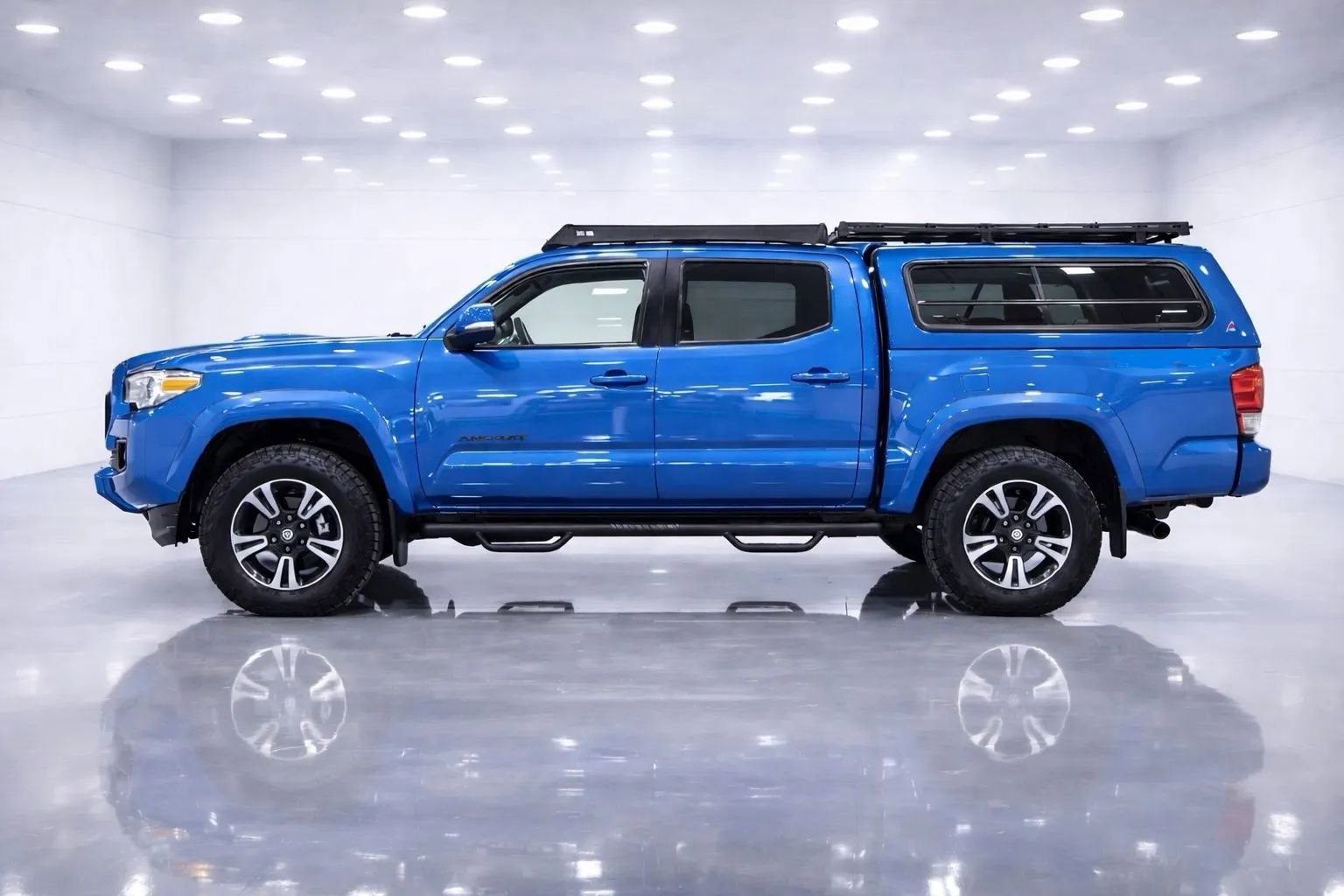 Used 2017 Toyota Tacoma TRD Sport w/ Premium & Technology Package image 2