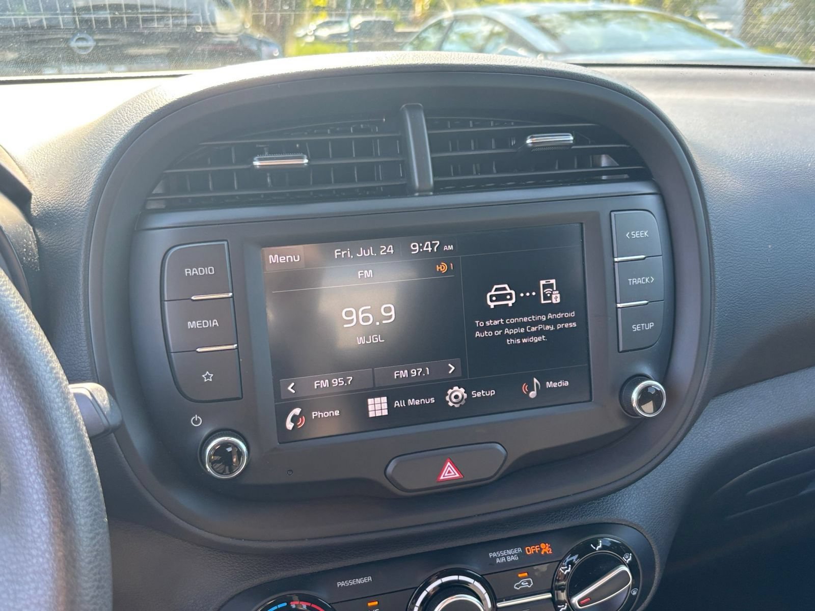 Used 2025 Kia Soul LX w/ LX Technology Package FWD image 19