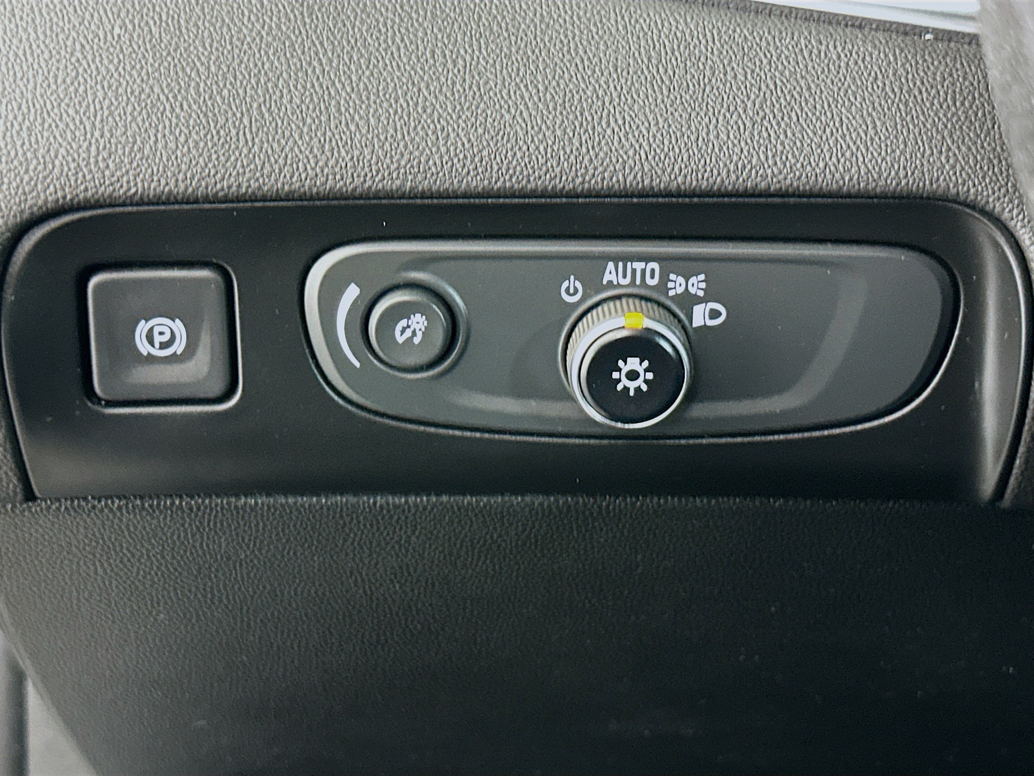 Used 2020 Buick Enclave Essence w/ Sound and Sites Package FWD image 17