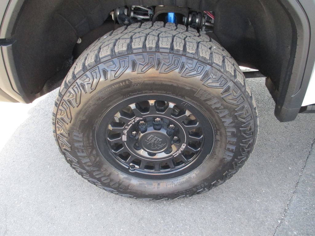 Used 2025 GMC Sierra 2500 AT4X w/ AT4X AEV Edition image 15