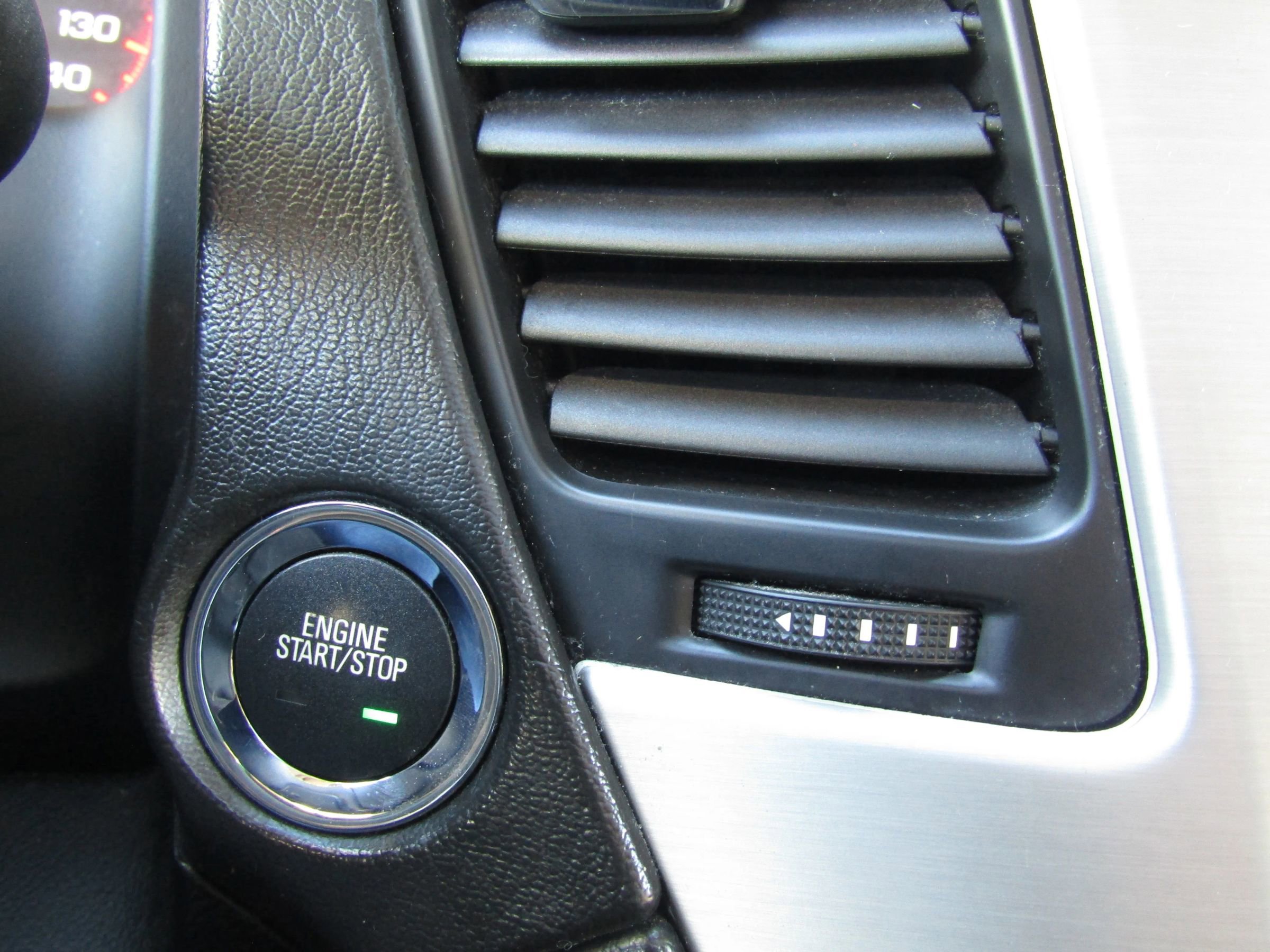 Used 2015 GMC Yukon XL Denali w/ Open Road Package image 30