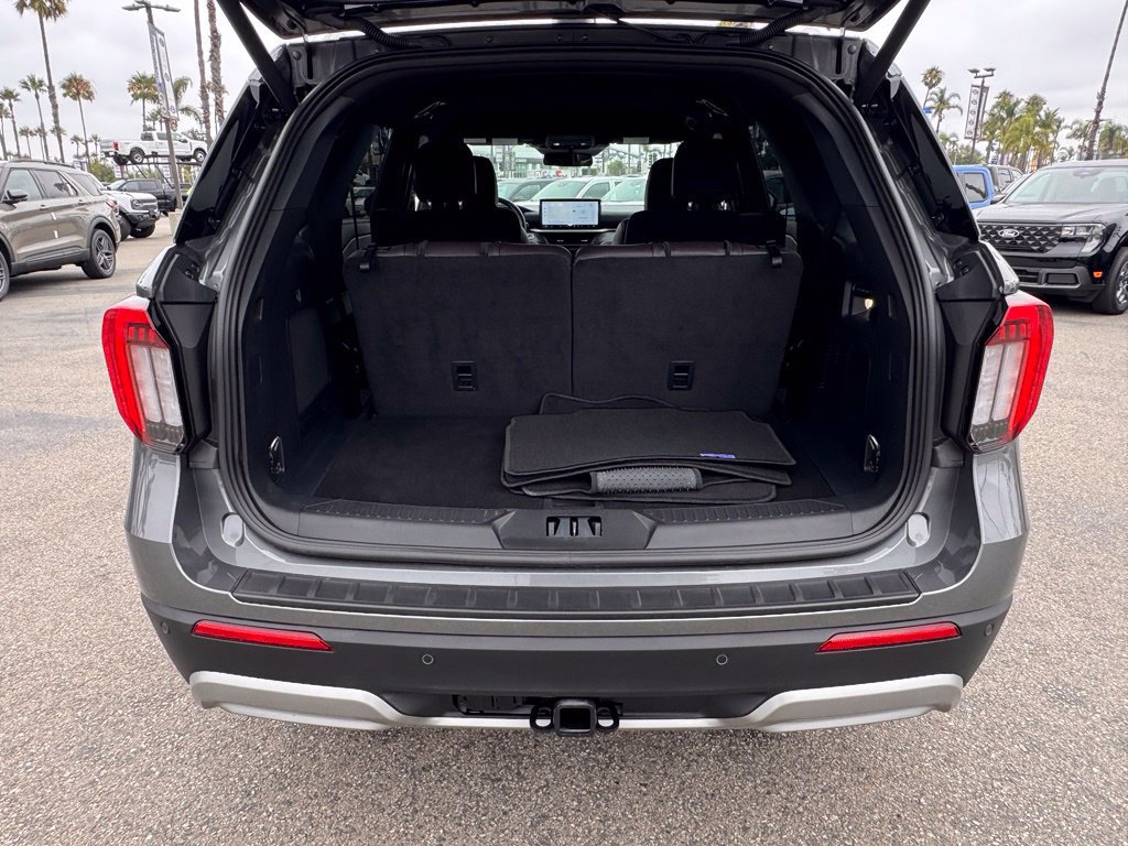 Used 2026 Ford Explorer Platinum RWD image 13