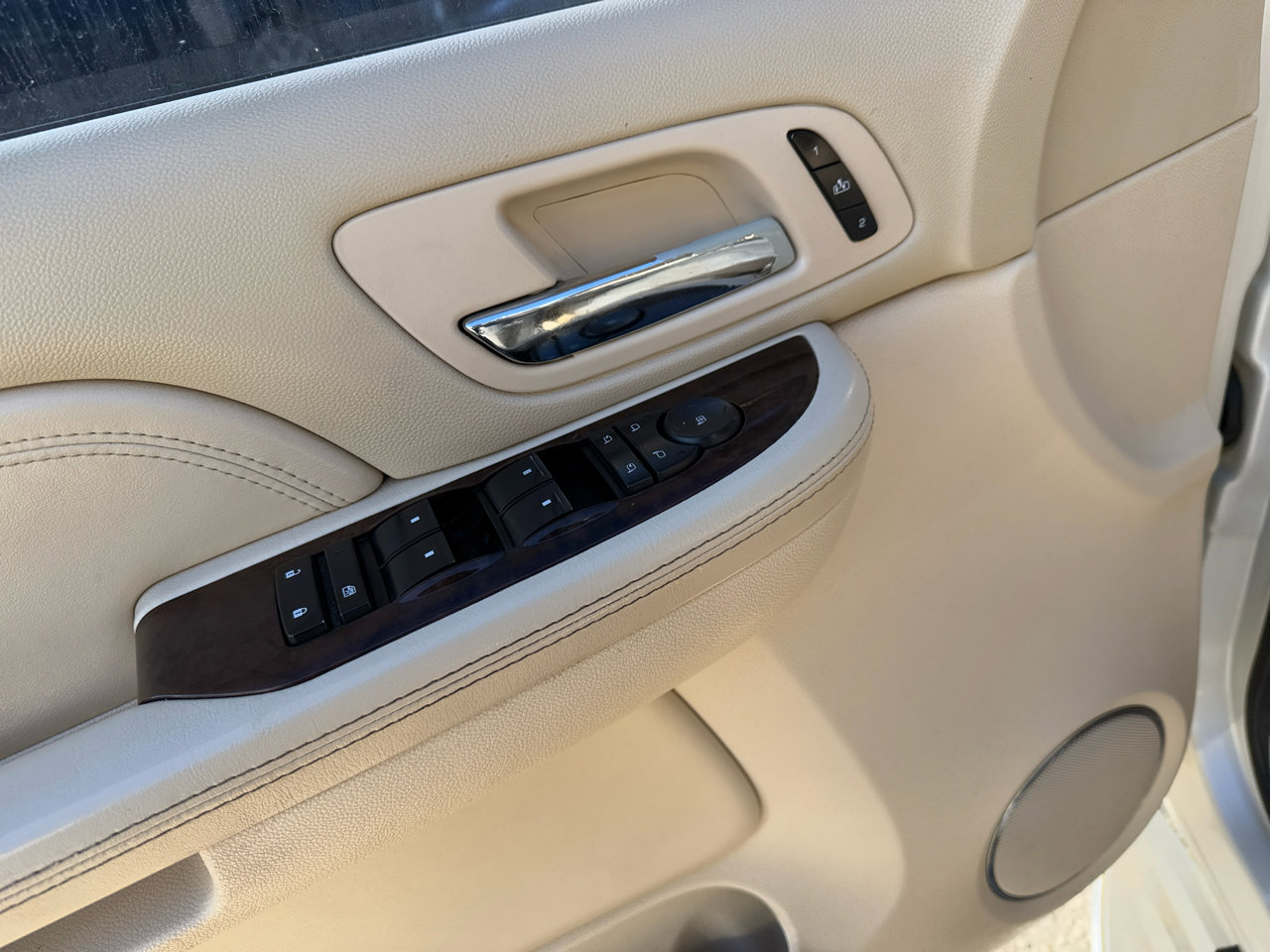 Used 2007 Cadillac Escalade AWD w/ Information Package image 15