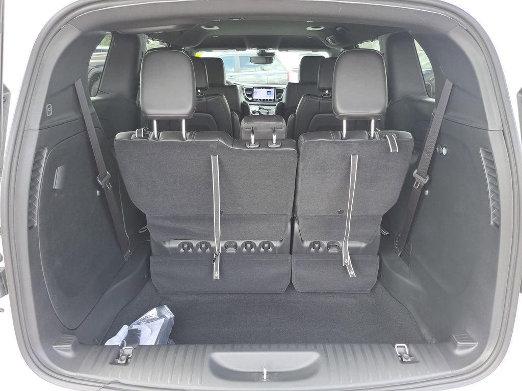 New 2026 Chrysler Pacifica Select FWD image 6