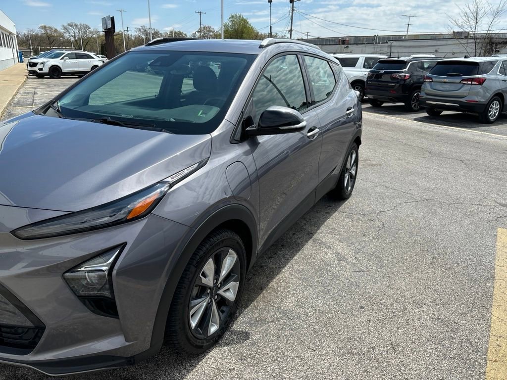 Used 2023 Chevrolet Bolt EUV LT w/ Convenience Package FWD image 7