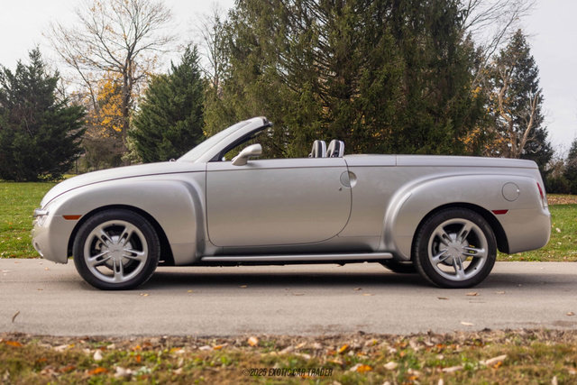 Used 2005 Chevrolet SSR w/ Preferred Equipment Group image 3
