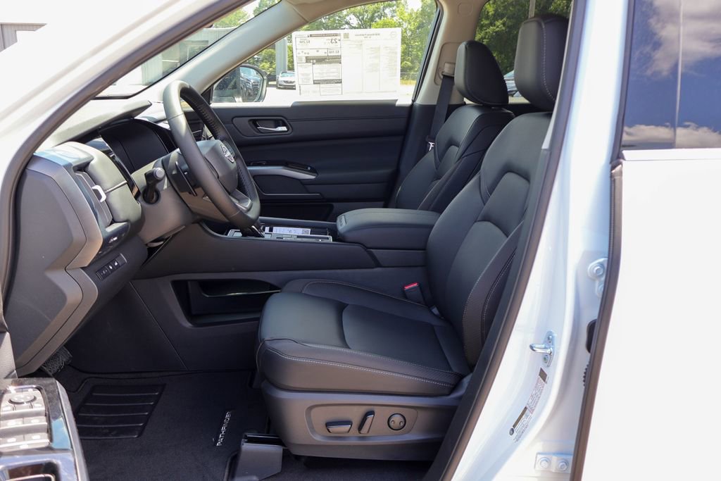 New 2026 Nissan Pathfinder SL FWD image 7