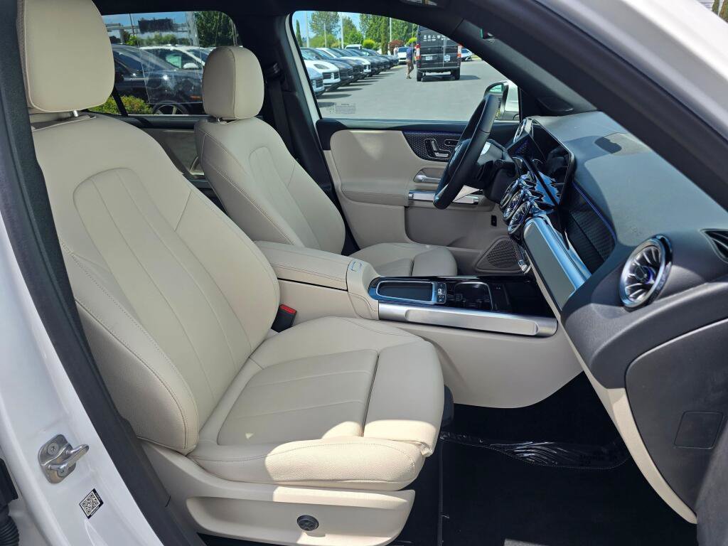 Used 2025 Mercedes-Benz GLB 250 4MATIC image 26