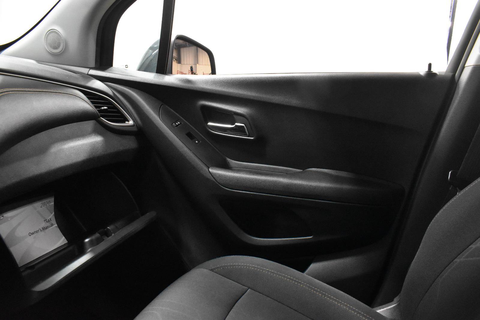 Used 2020 Chevrolet Trax LT FWD image 20